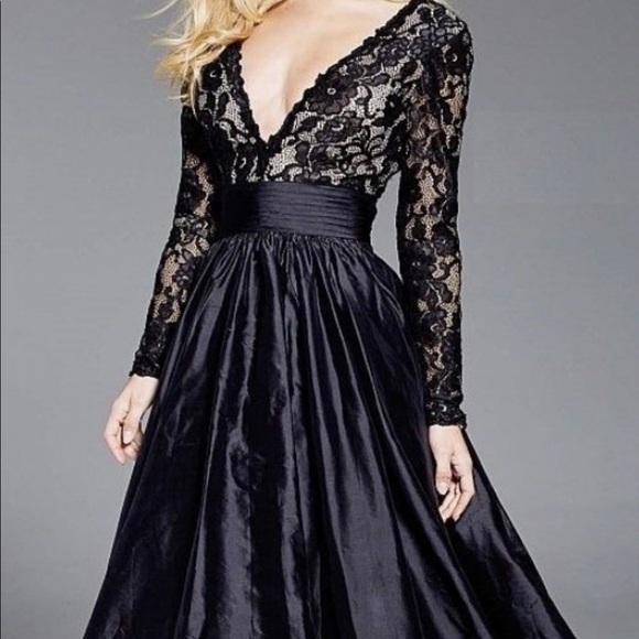 Black lace ball gown - Picture 1 of 3